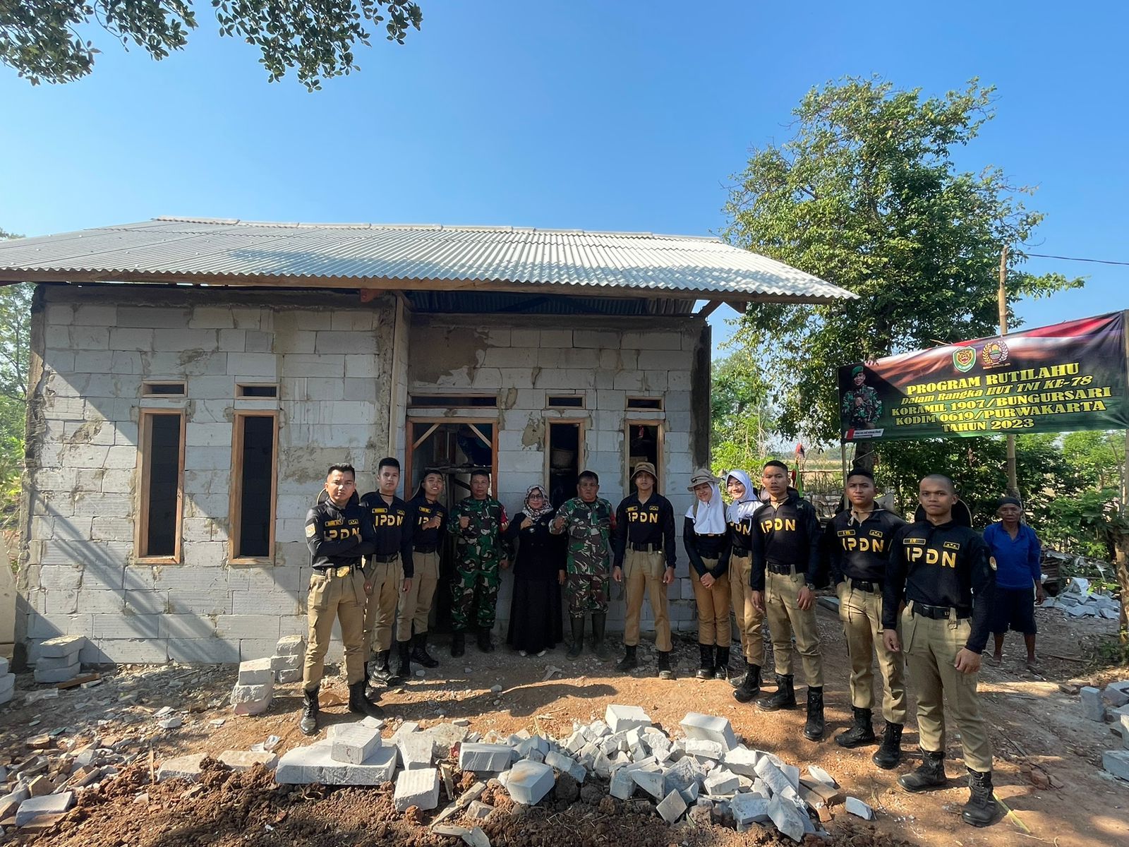 Renovasi Rumah Tidak Layak Huni (RUTILAHU) di Desa Cibodas: TNI Beraksi untuk Kesejahteraan Masyarakat
